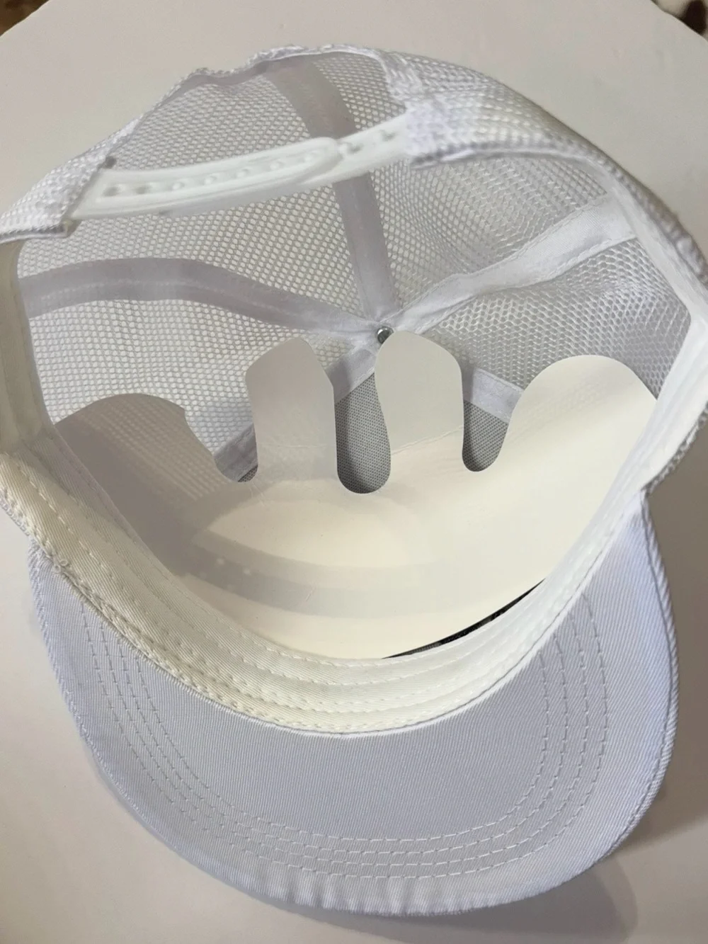 Snapback white hat